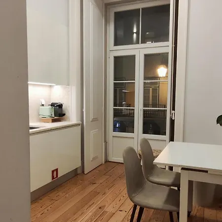 Compacto & Com Wc Partilhado * Lisboa